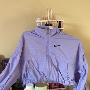 RARE LILAC NIKE CROPPED WINDBREAKER WOTH DRAWSTRINGS